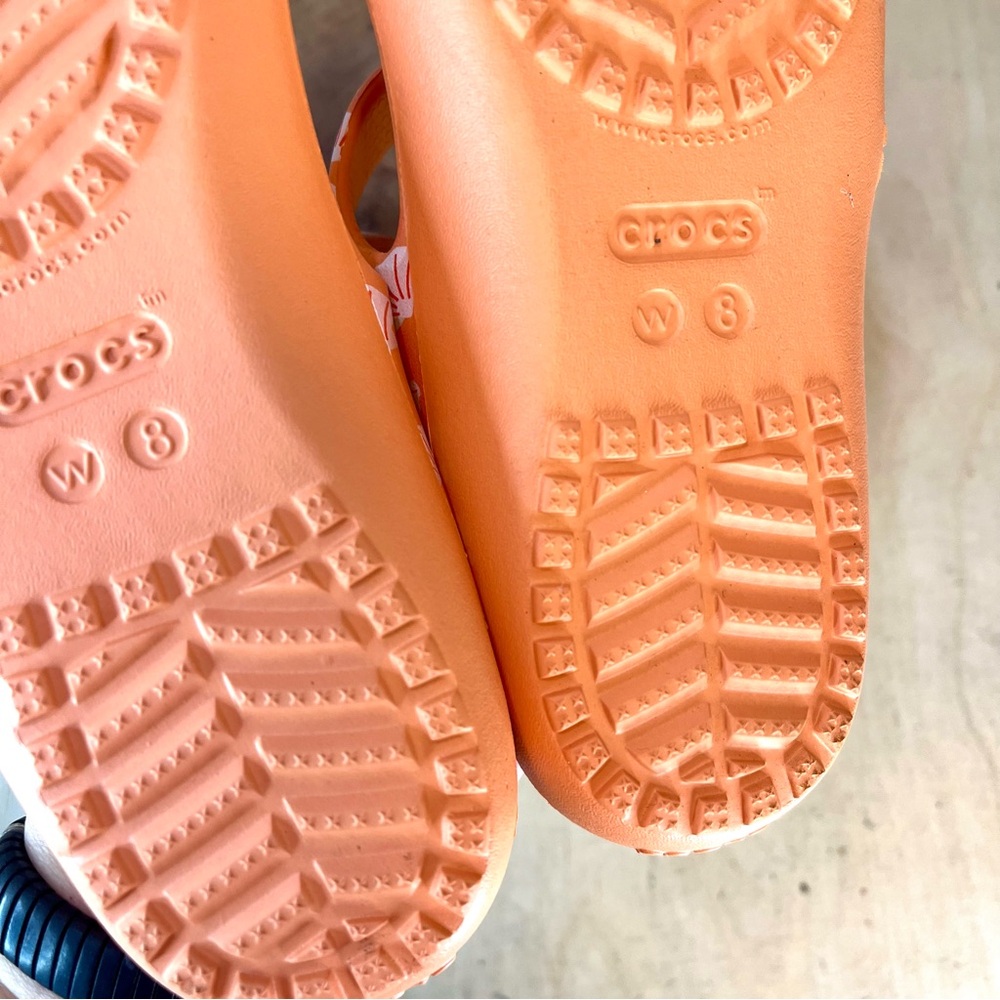 Crocs Kadee II Sandals | Orange with White Seashell Print | Size 8 - Picture 5 of 14